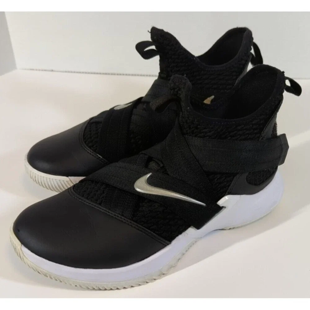 Nike LeBron‎ Soldier 12 basketball shoes Mens size 5.5, black and white